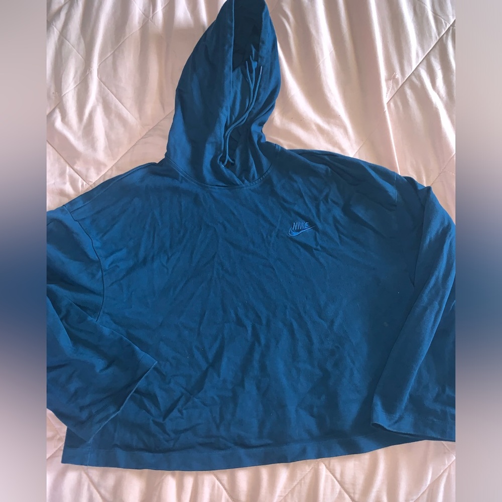 Cropped Nike hoodie